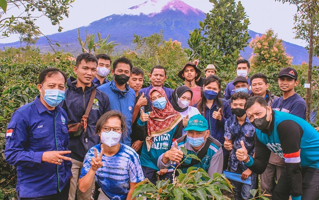 Group of workers in Kintamani