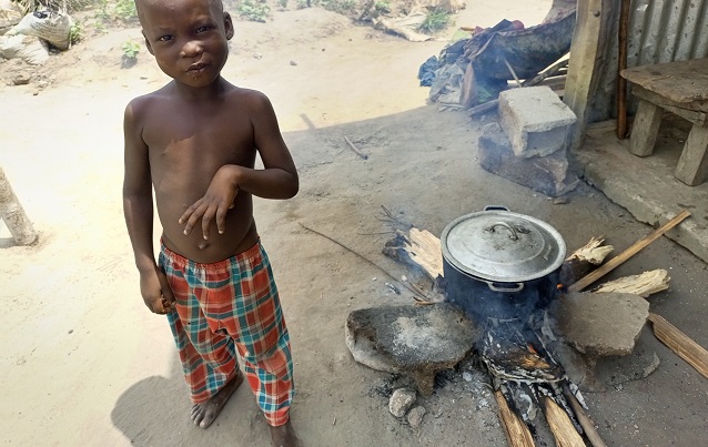 Three-stone open-fire cooking practice in Liberia